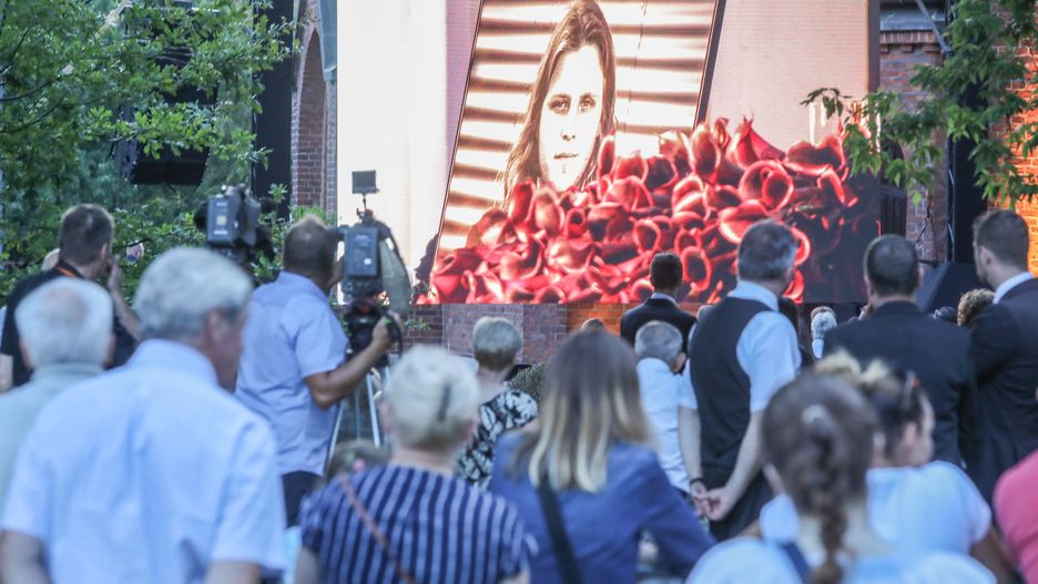 Pogrzeb Piotra Woźniaka-Staraka. Pożegnanie przygotowali również płetwonurkowie.
