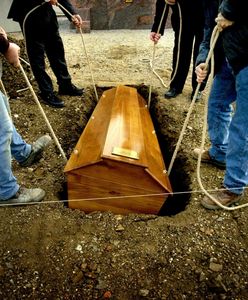 W Bełchatowie ujawniono finanse kościelnego cmentarza. Miliony przychodu i symboliczny czynsz