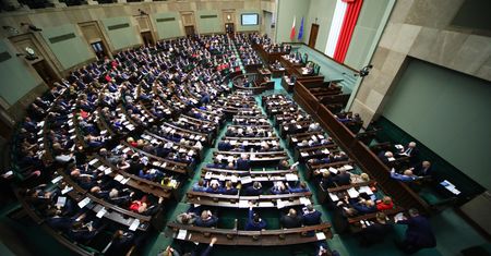 Opozycja donosi na ministra finansów. Chodzi o 13-te emerytury