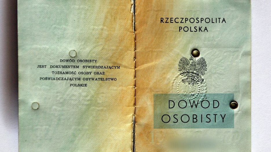 W starym dowodzie książeczkowym mogą znaleźć się informacje o naszym stażu pracy.