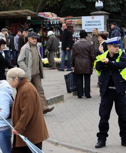 Wrocław: Dojazd do cmentarza na Wszystkich Świętych, jak 1 listopada dojechać autem do cmentarza? Jak kursuje MPK we Wszystkich Świętych?