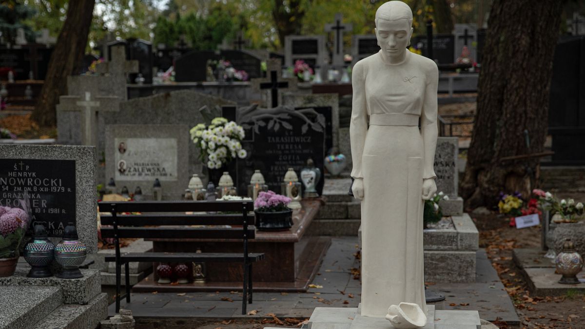 28.10.2019 Warszawa , ulica Mehoffera . Cmentarz Tarchominski . Fot. Dawid Zuchowicz / Agencja Gazetad Zuchowicz / Agencja Gazeta