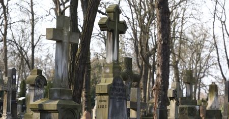 Koronawirus w Warszawie. Cmentarze w stolicy zamknięte dla odwiedzających