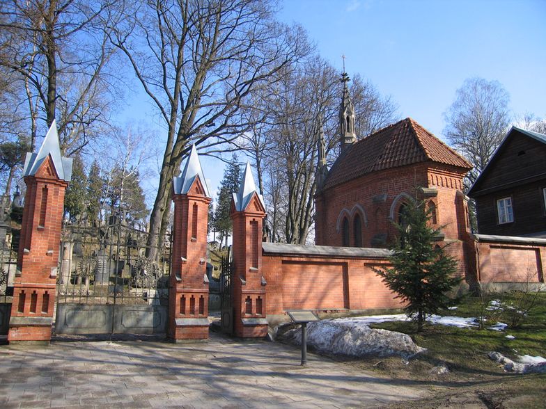 Akt wandalizmu na polskich grobach w Wilnie