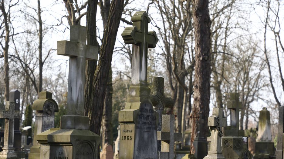 Koronawirus w Warszawie. Stołeczne nekropolie będą zamknięte do 11 kwietnia