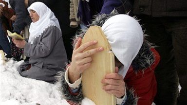 Rodzina opłakuje ofiary ptasiej grypy w Turcji