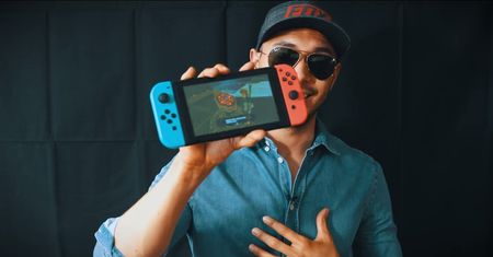 Zrzucił Nintendo Switch z wysokości 300 metrów, a konsola nadal "żyje" [WIDEO]