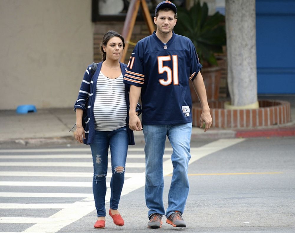 Mila Kunis, Ashton Kutcher 

Fotografia: justjared.com