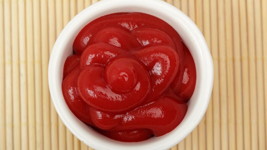 Ketchup pomoże w zmywaniu