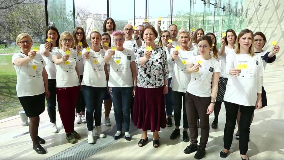 Blisko 2 tys. wolontariuszy będzie rozdawać przechodniom na ulicach Warszawy papierowe żonkile