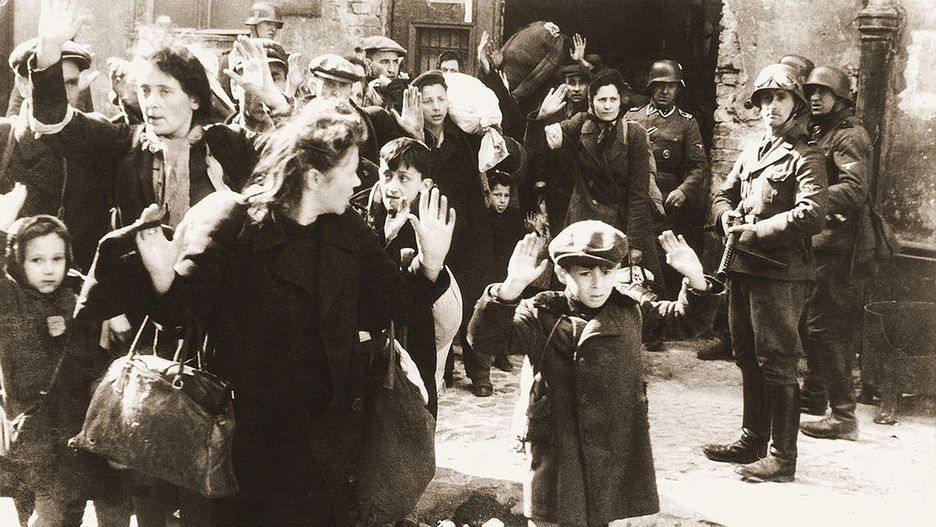 Fotografia wykonana między 19 kwietnia a 16 maja 1943 r. w czasie Powstania w Getcie Warszawskim