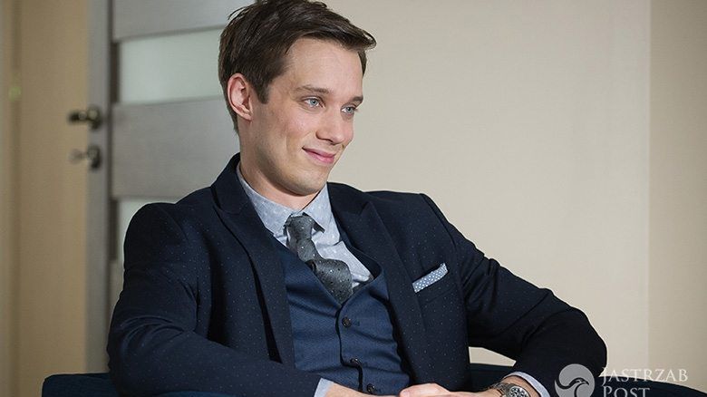 Na wspólnej odcinek 2264, Dariusz Żbik (Michał Mikołajczak) nowym prawnikiem w kancelarii Weroniki