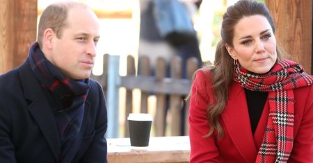 Świąteczna kartka od Kate i Williama z dziećmi. Wszyscy z taką samą miną. Tylko Louis wyłamał się od reszty