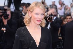 Cate Blanchett w czarnej sukni Armani Privé na festiwalu w Cannes