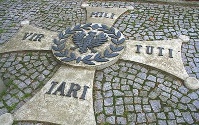 Zniszczono Krzyż Virtuti Militari na Westerplatte