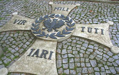 Zniszczono Krzyż Virtuti Militari na Westerplatte