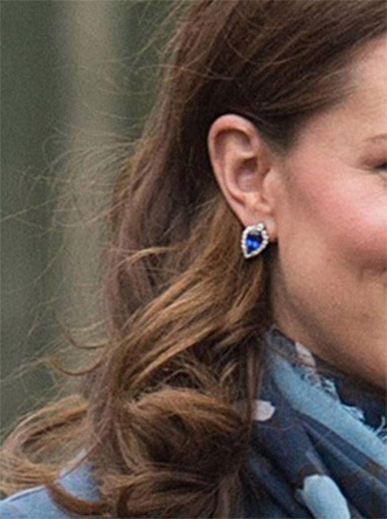 Księżna Kate w niebieskim płaszczu
