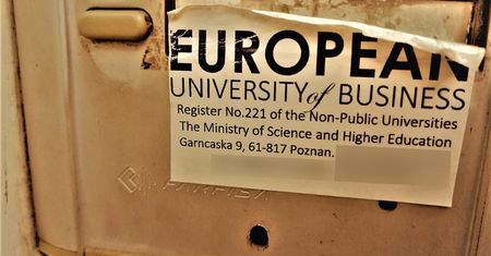 Najdziwniejsza uczelnia w Polsce. Nie ma dziekana, nie ma sekretarki, ale ciągle przyciąga Azjatów