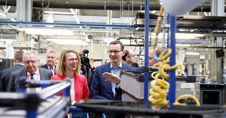 Premier Morawiecki chce Polski SA. We wtorek spotkanie ze "spółkami-córkami" [NEWS MONEY.PL]