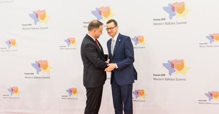 Morawiecki liderem sondażu zaufania. Pierwszy raz pokonał Dudę