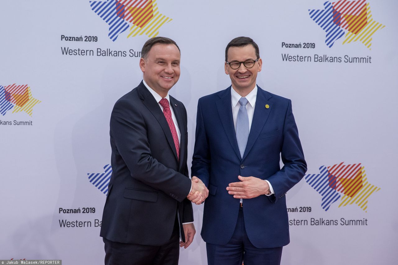 Sondaż. Andrzej Duda i Mateusz Morawiecki w oczach Polaków. Ocenili ich pracę