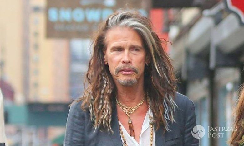 Steven Tyler robi sobie pedicure! Nie przeszkadzają mu nawet krzywe palce