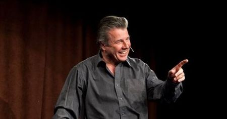 Emilian Kamiński uratował swój teatr! Aktor wreszcie może odetchnąć