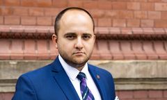 Szczecin w trosce o jeże rezygnuje z grabienia liści. Zdziwiony Dariusz Matecki pisze interpelację