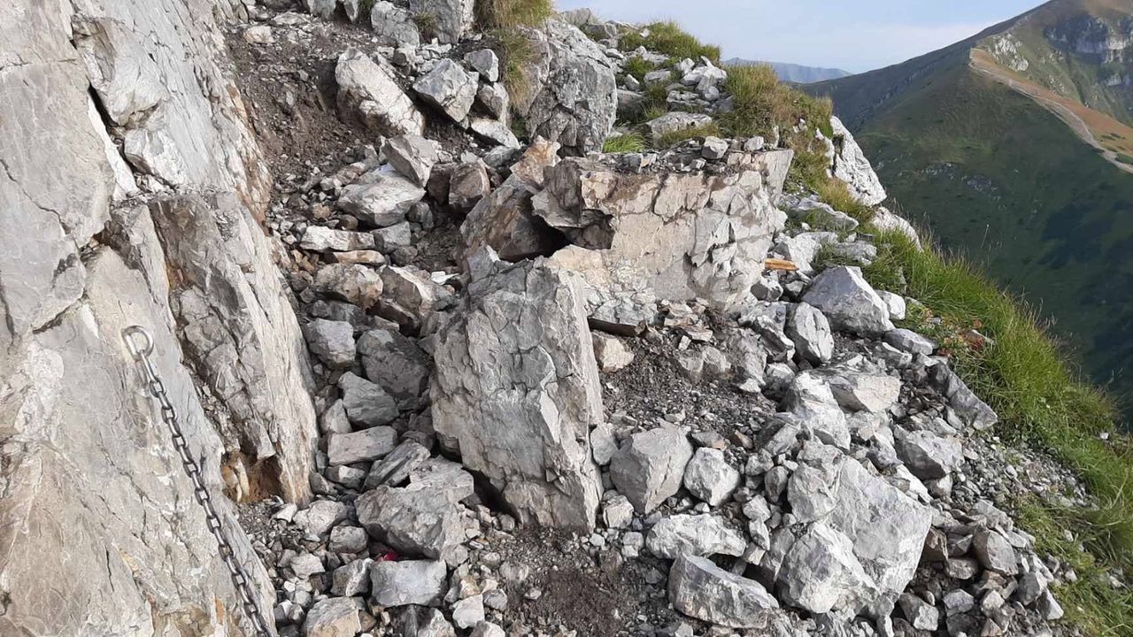 Giewont. Mandaty za wejście na szlak. Znamy też termin remontu