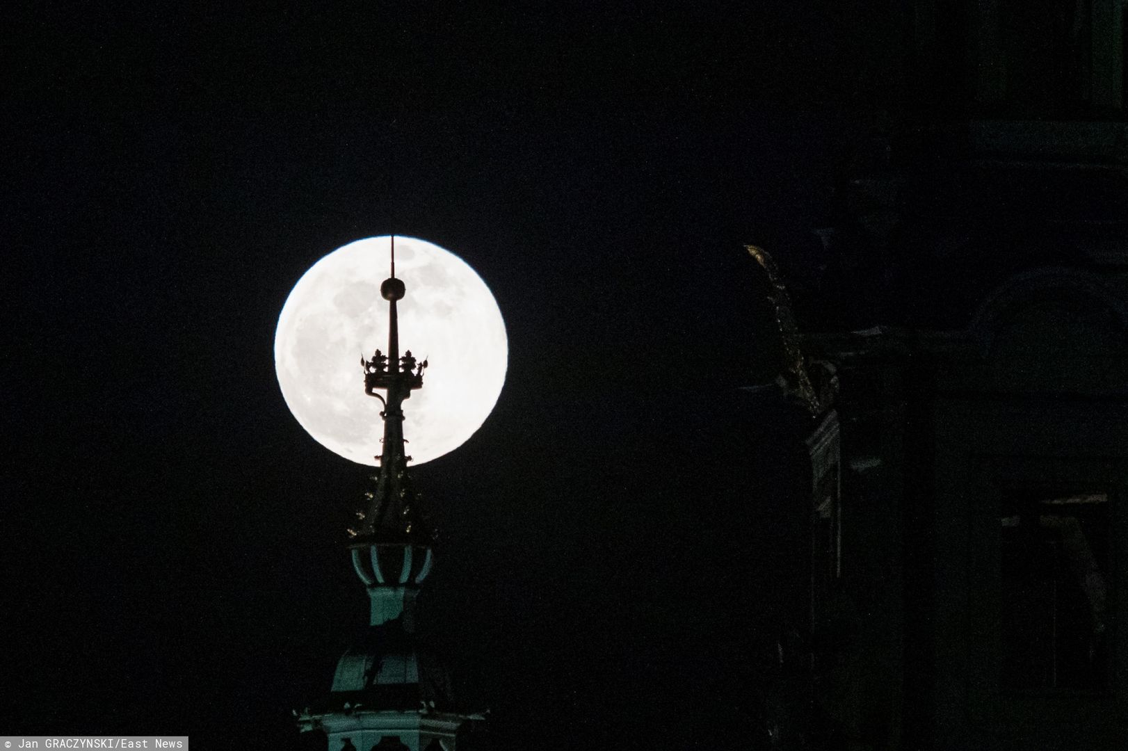 Pełnia Księżyca w grudniu 2019 roku. Na niebie pojawi się Zimny Księżyc 