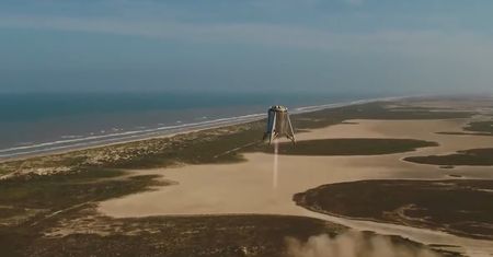 Elon Musk: SpaceX Starhopper widziany z drona. Oszałamiający lot [Zobacz wideo]
