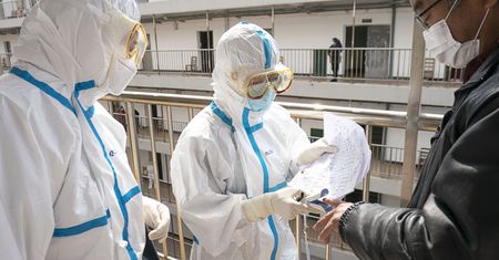 Koronawirus: COVID-19 mogą zarażać osoby, które nie wykazują jeszcze żadnych objawów