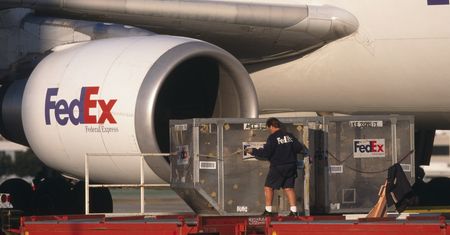 Huragan Dorian: FedEx wysłał Boeinga 757 z darami dla najbardziej potrzebujących