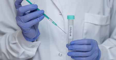Szczepionka na koronawirusa. Oxford University poszukuje chętnych do jej testowania