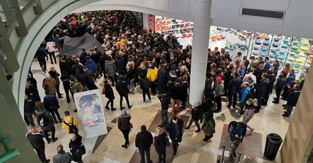 Warszawa. Promocje w Xiaomi Mi Store – sklep ostatecznie zamknięto ze względów bezpieczeństwa