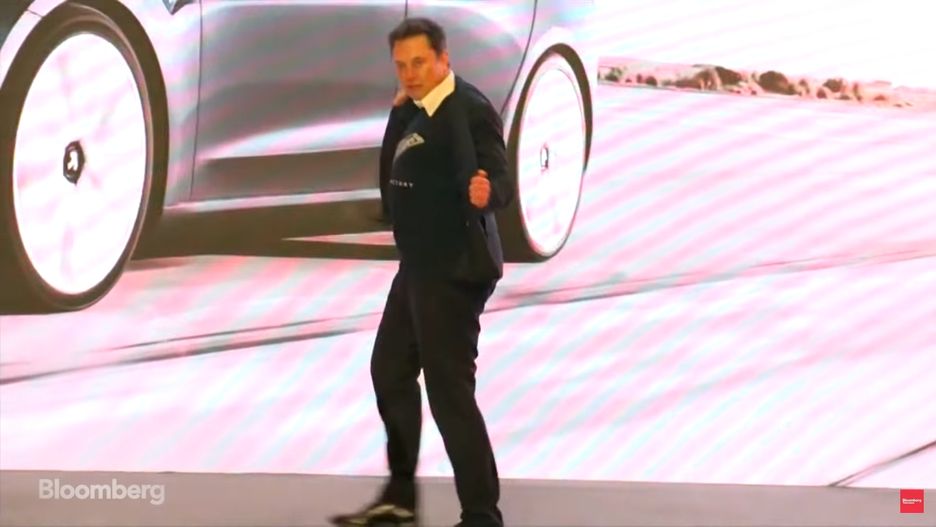 Elon Musk tańczył na otwarciu Gigafactory Tesli w Szanghaju.