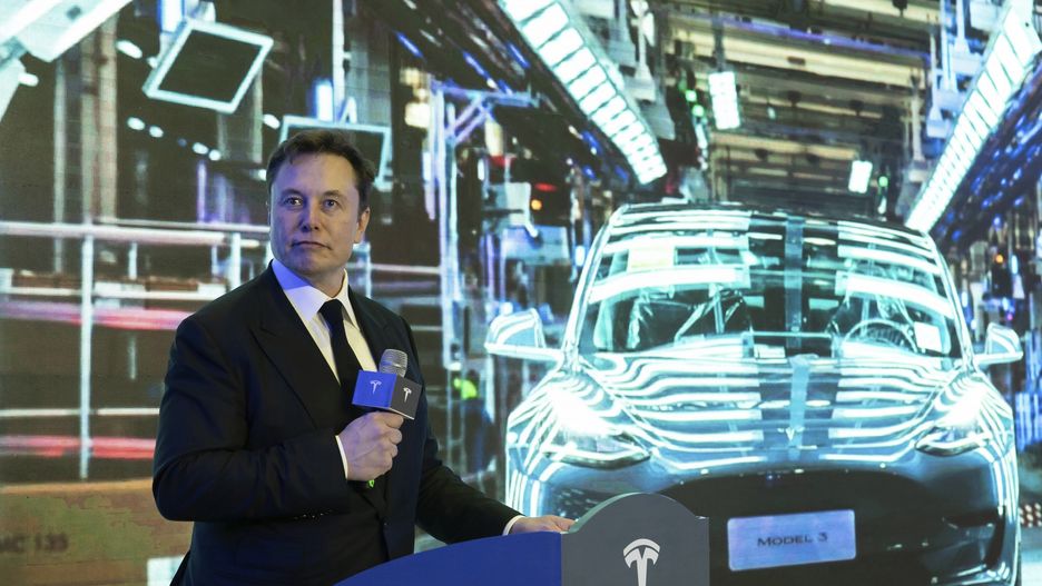 Elon Musk przekazuje darmowe respiratory.