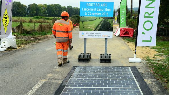 Droga solarna w Normandii.
