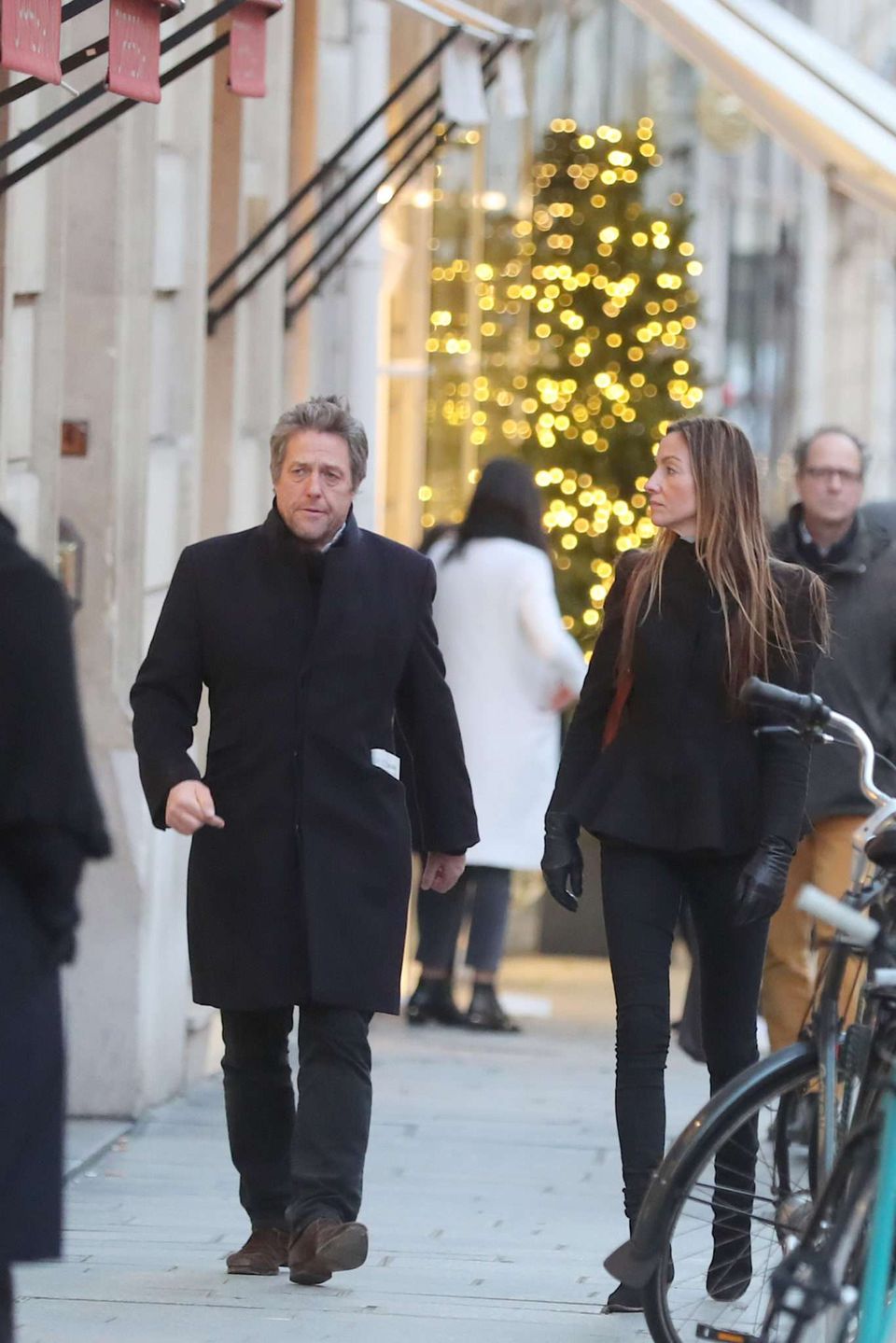 Hugh Grant z żoną na zakupach