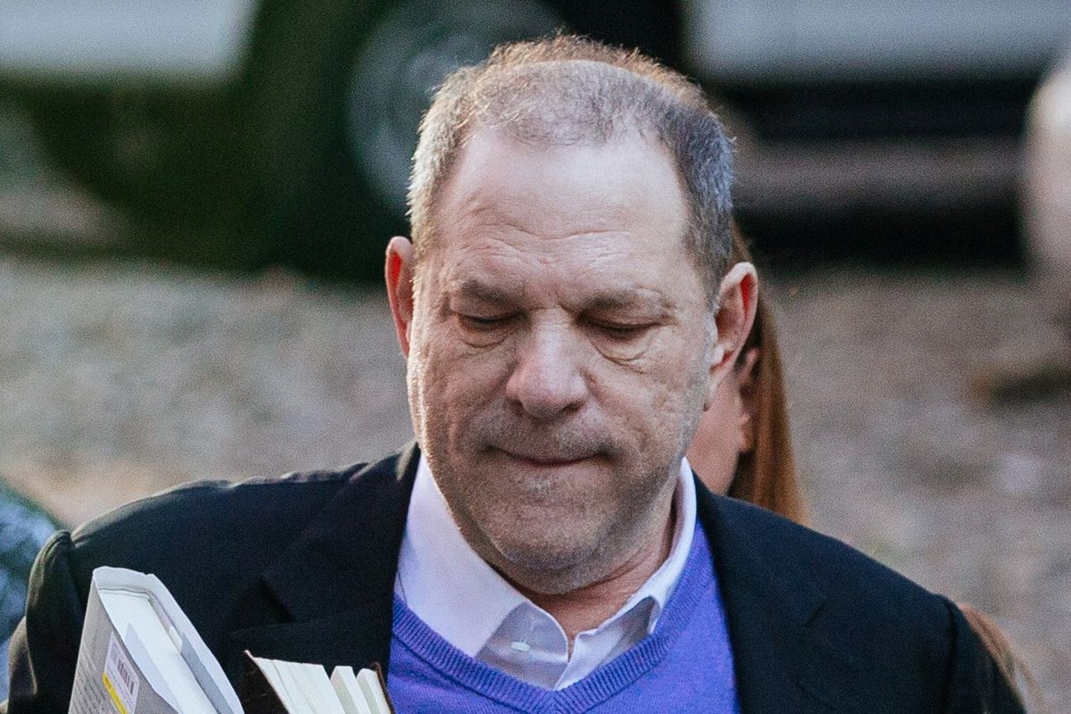 Harvey Weinstein w ogniu obciążających go zeznań. Kolejna kobieta powiedziała o gwałcie