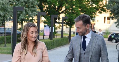 Karolina Ferenstein-Kraśko boso na gali. Fotoreporterzy uchwycili zabawny obrazek