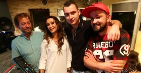 Didżej Mietek - jeden z uczestników "Kto poślubi mojego syna?" nagrał piosenkę z Królową Disco Polo i śpiewa w niej...o zaręczynach