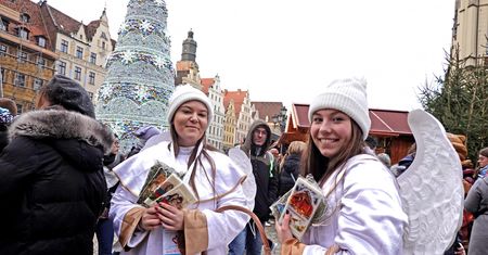 Uświęcony tradycją produkt wart jest grosze. Na opłatek wydamy zaraz miliony złotych