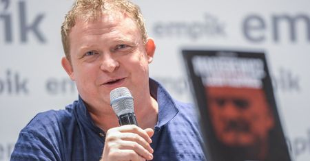 Tomasz Piątek pozwał red. naczelnego "Gazety Polskiej". Ciąg dalszy afery wokół "Macierewicza i jego tajemnic"