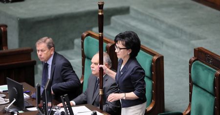 Jawność majątków rodzin polityków. Sejm zdecydował