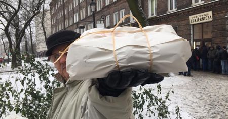"Stałam tu 18 lat temu w zaawansowanej ciąży, przyszłam i dziś", czyli z pielgrzymką do warszawskiej mekki pączków