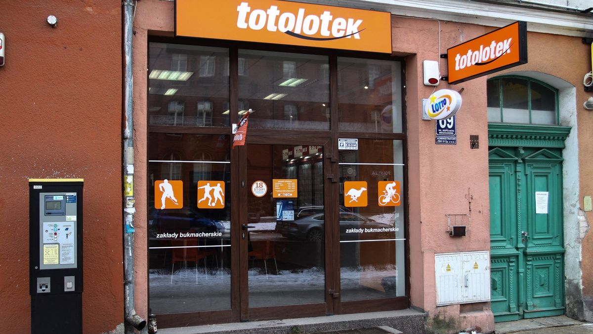 Totolotek działa i stacjonarnie, i w sieci