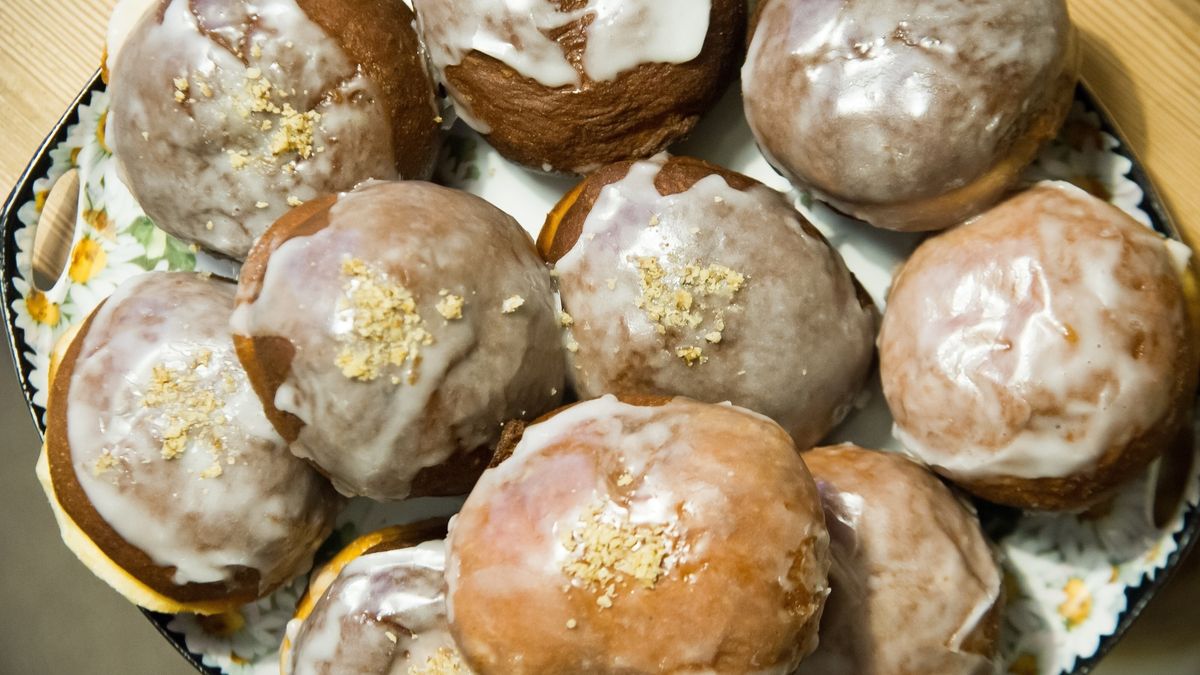 Tłusty czwartek 2019. Ile kosztuje pączek? Jak dużo pączków potrafią zjeść Polacy? Sprawdź ceny pączków w cukierniach