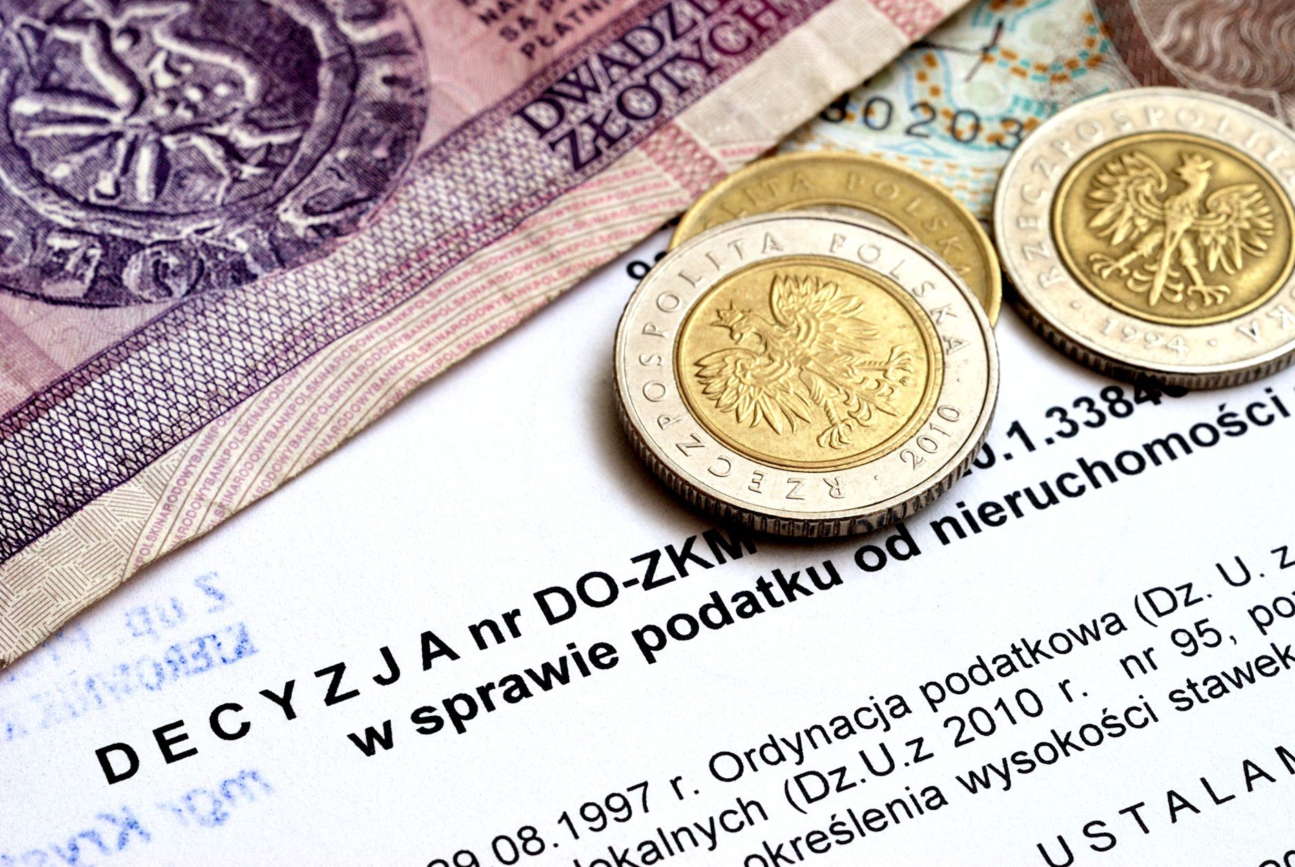 Francja będzie tropić oszustów podatkowych w internecie