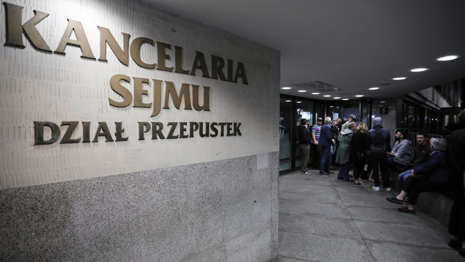 Wstrzymanie przepustek jednorazowych w Sejmie 